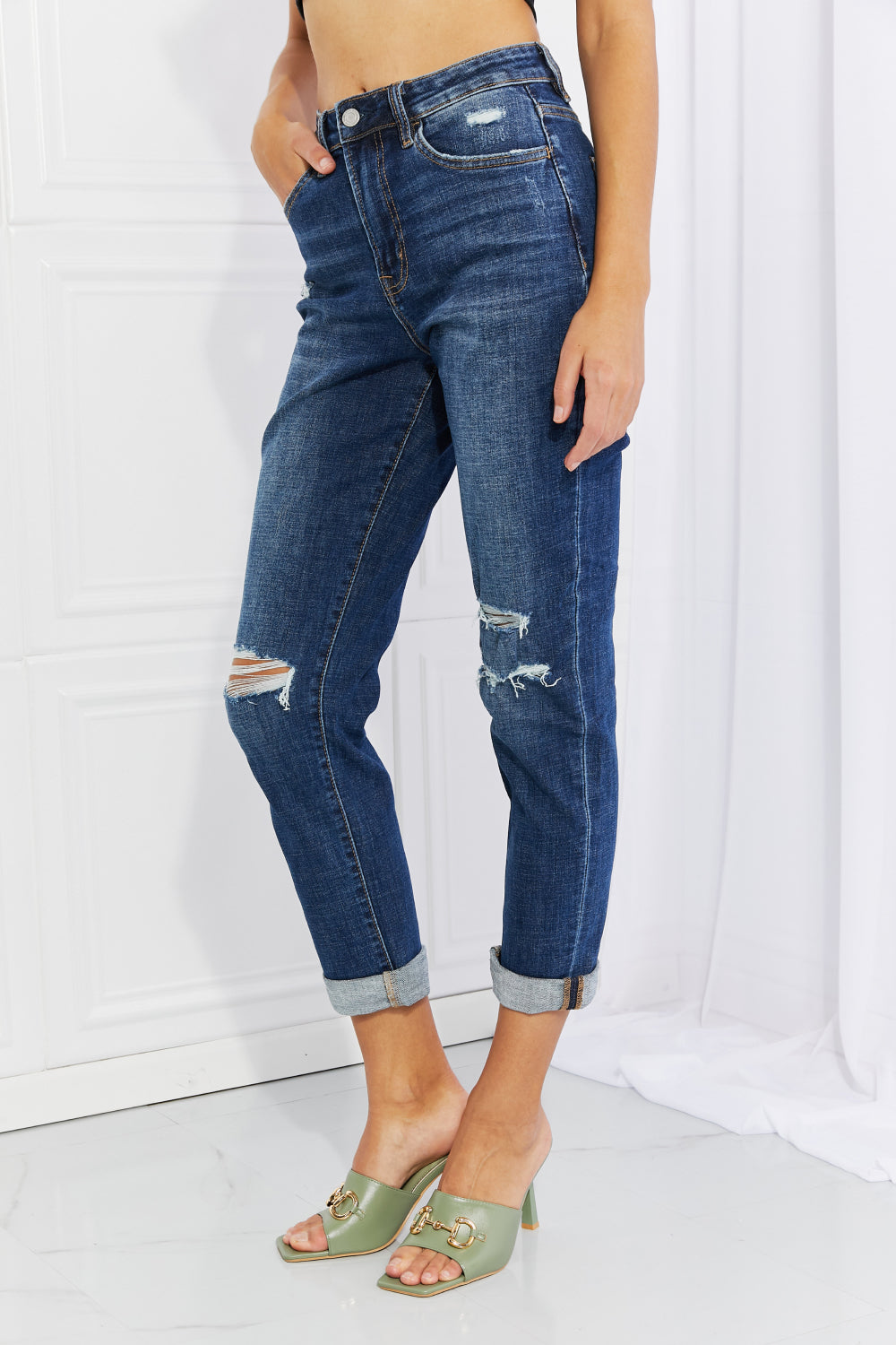 VERVET Distressed Cropped Jeans with Pockets