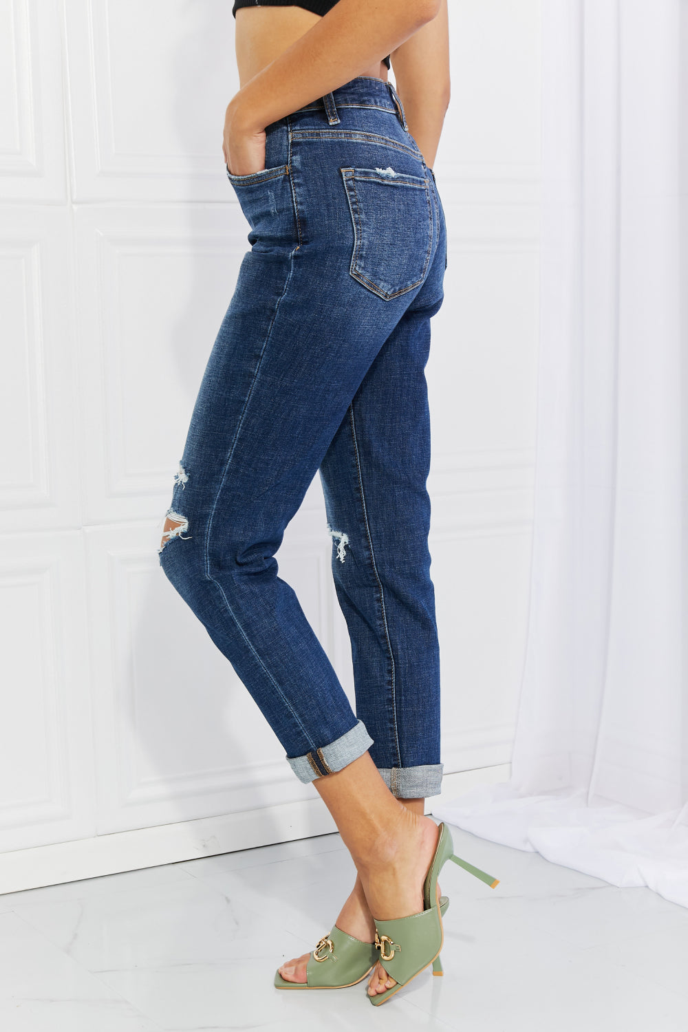 VERVET Distressed Cropped Jeans with Pockets