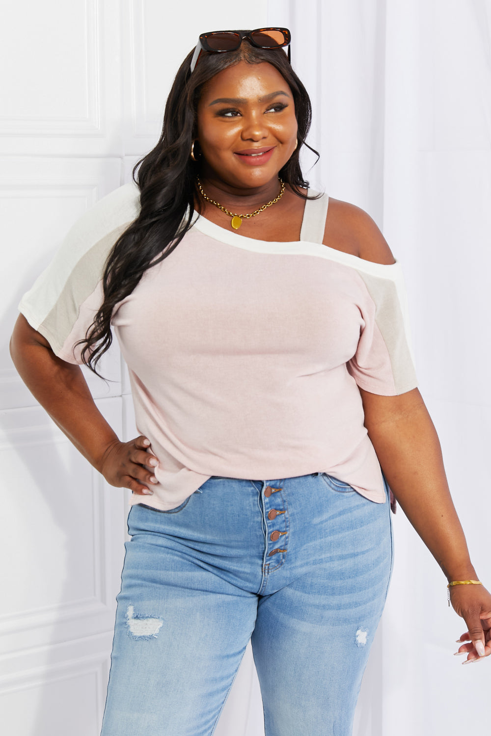 Andree Simple Cold Shoulder Tee