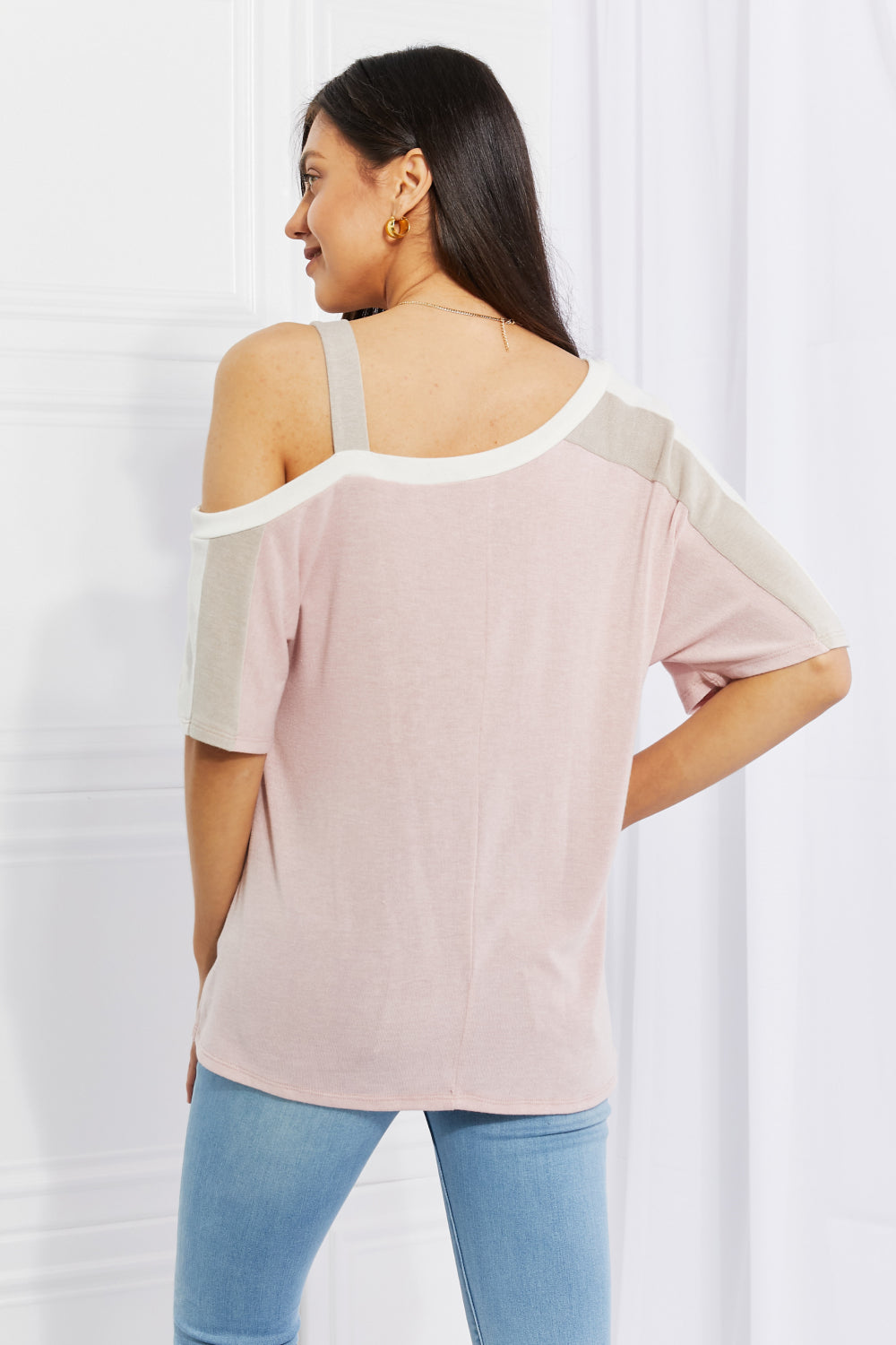 Andree Simple Cold Shoulder Tee