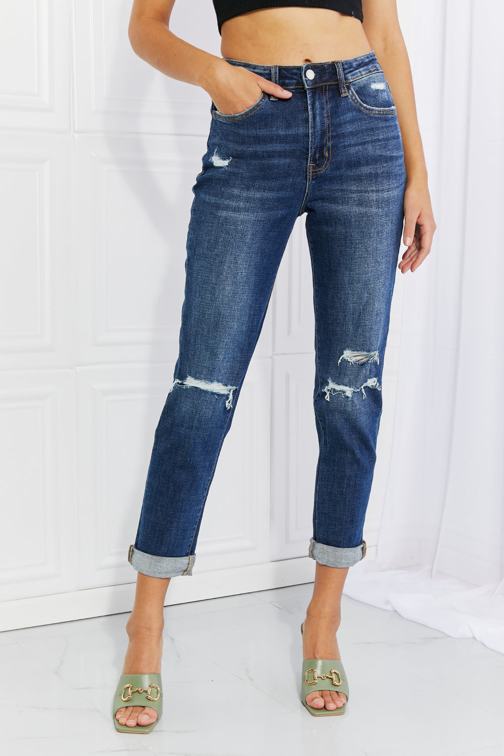 VERVET Distressed Cropped Jeans with Pockets