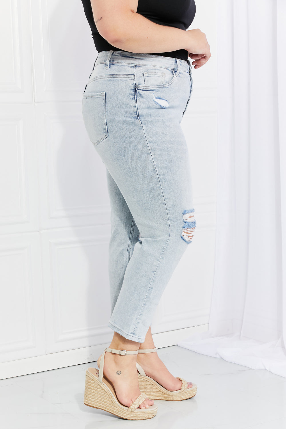 Stand Out Distressed Cropped Jeans