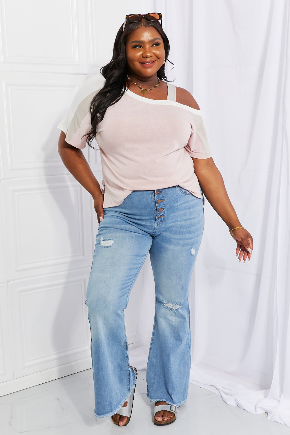 Andree Simple Cold Shoulder Tee