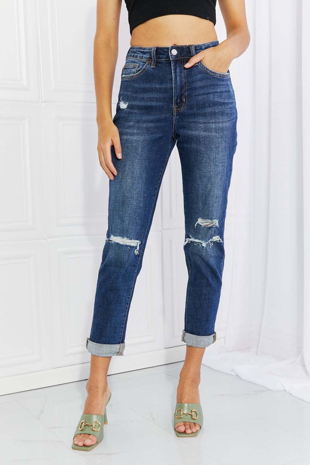 VERVET Distressed Cropped Jeans with Pockets