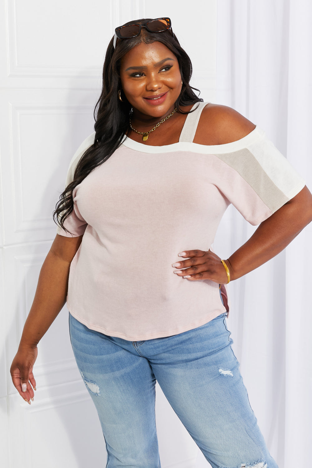 Andree Simple Cold Shoulder Tee