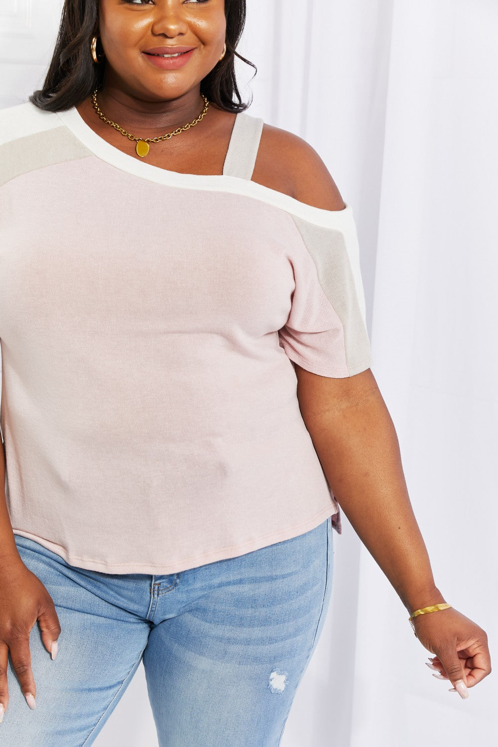 Andree Simple Cold Shoulder Tee