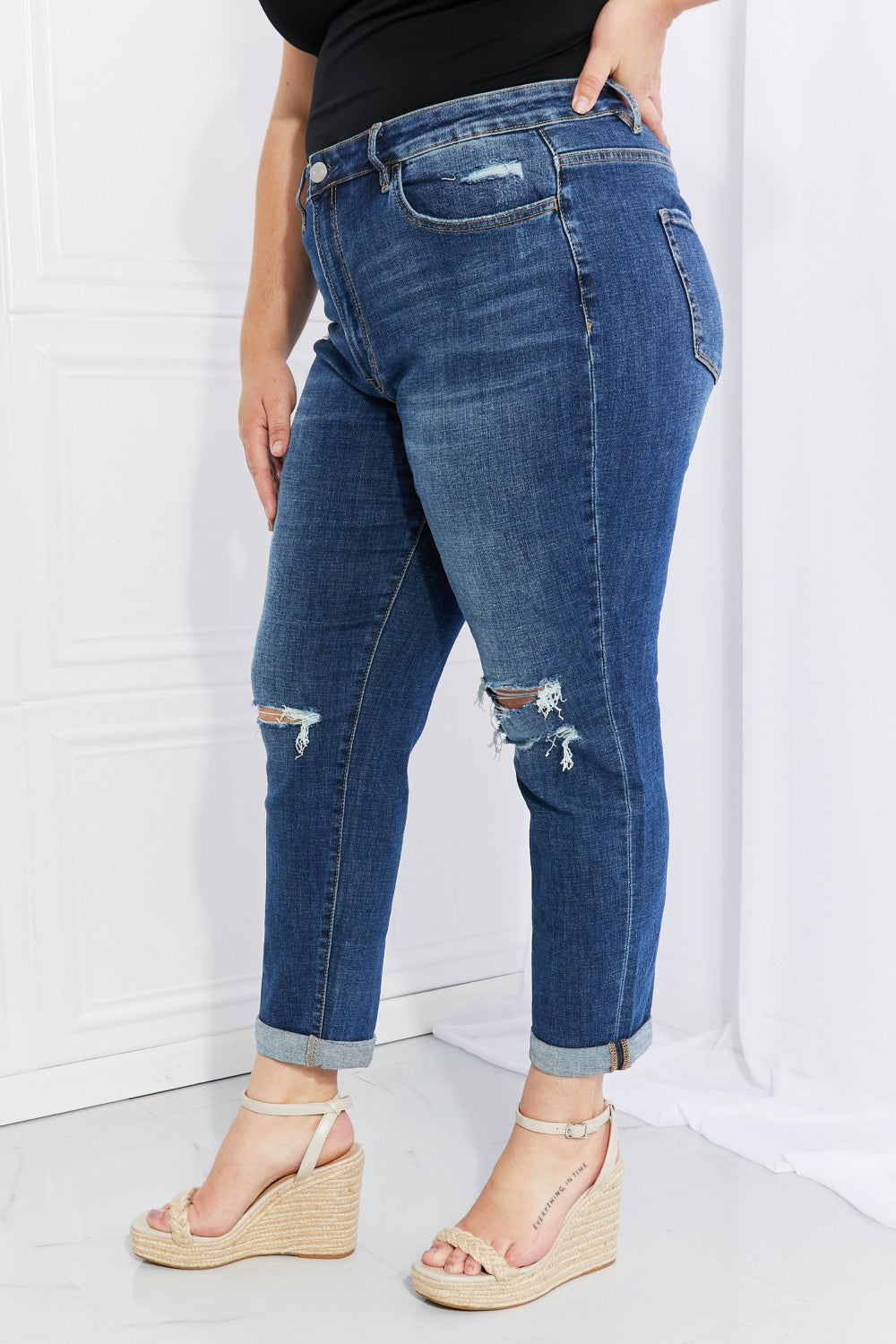 VERVET Distressed Cropped Jeans with Pockets