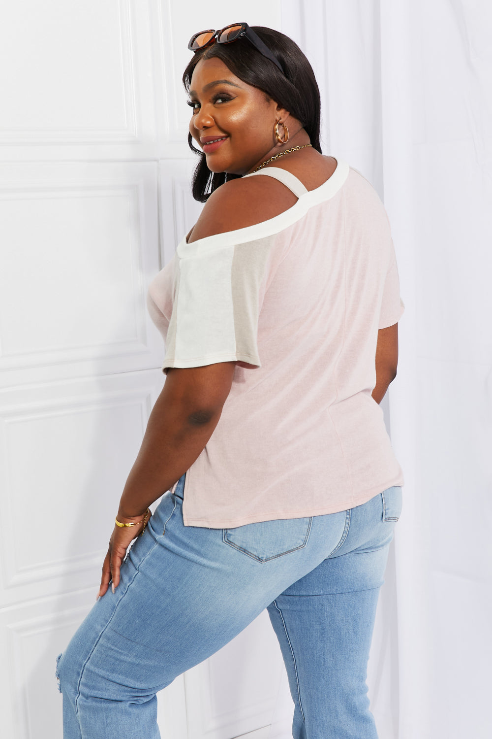 Andree Simple Cold Shoulder Tee