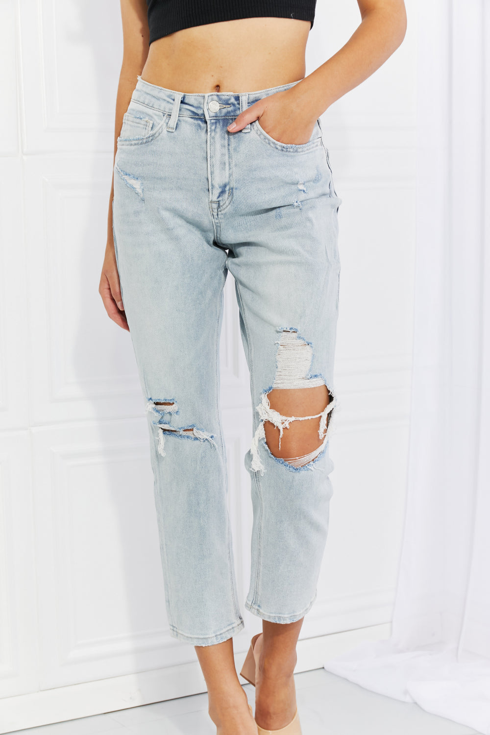 Stand Out Distressed Cropped Jeans