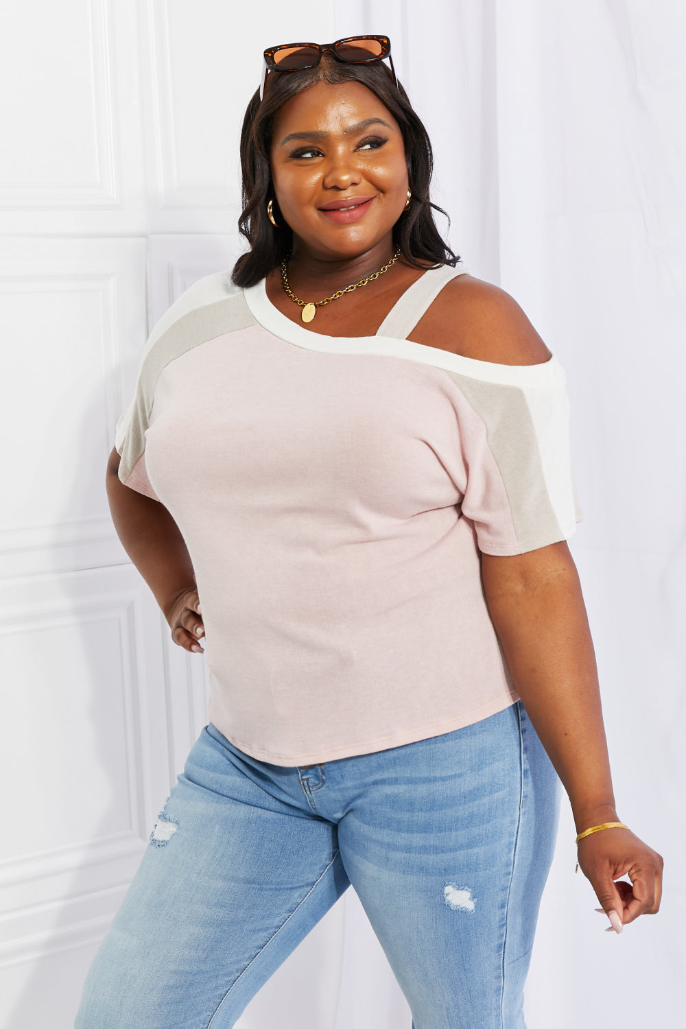 Andree Simple Cold Shoulder Tee